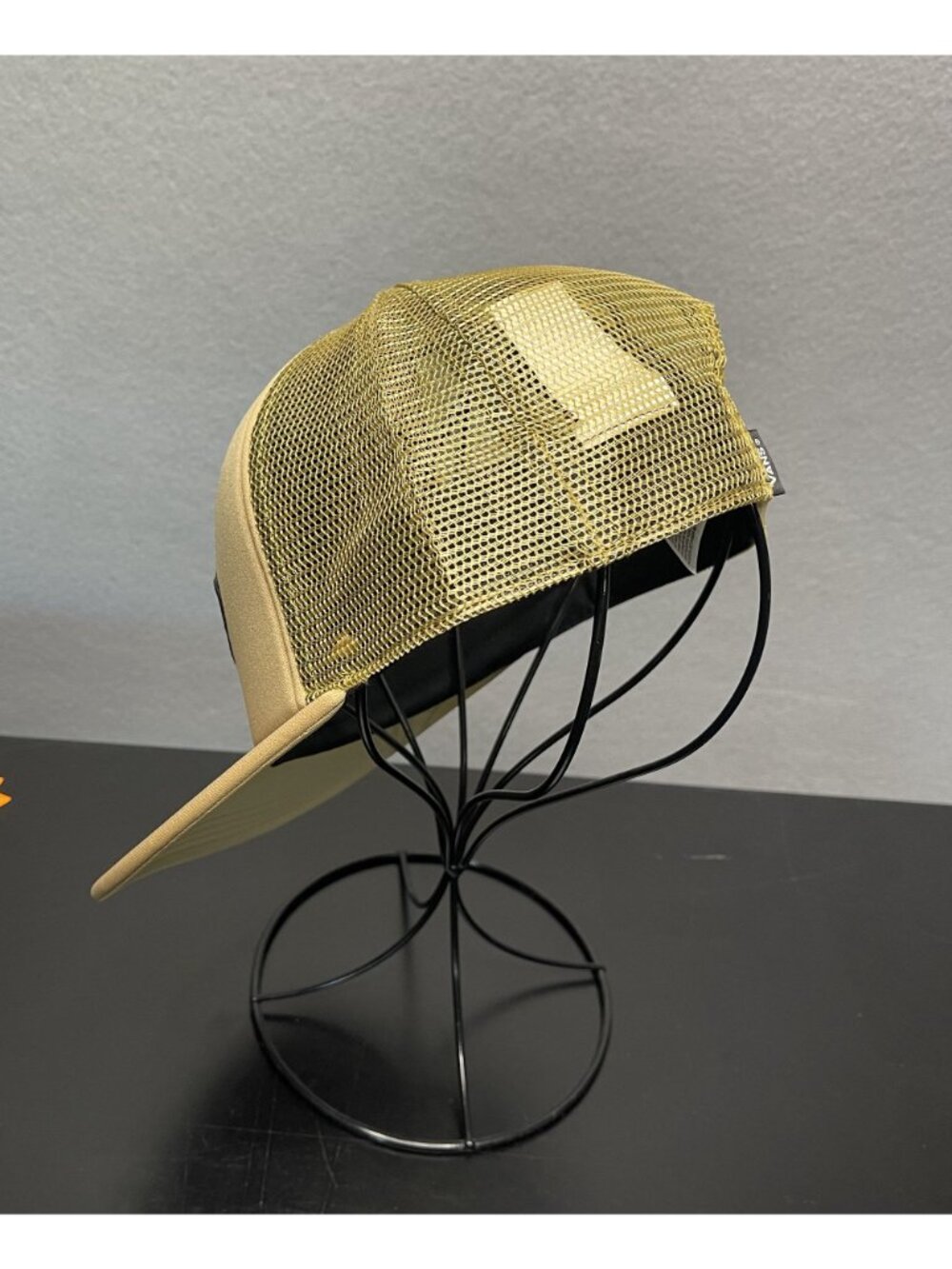 Vans "Off The Wall" Tan Snapback Trucker Hat Mesh Back Adjustable - Picture 3 of 6